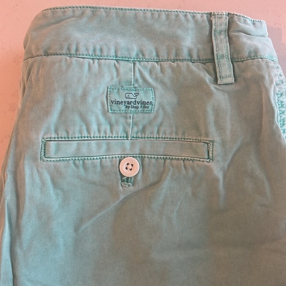 Green fish vineyard vines island shorts - Picture 2 of 4